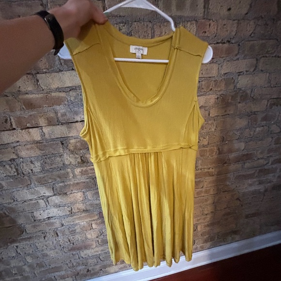 Size large yellow dress. - Picture 1 of 4